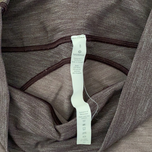 Lululemon women’s Early Extension High-Rise Crop *21" - Picture 3 of 4